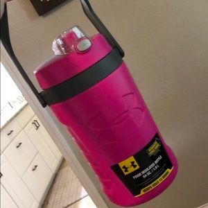 Under armor foam insulated bottle 64 oz..